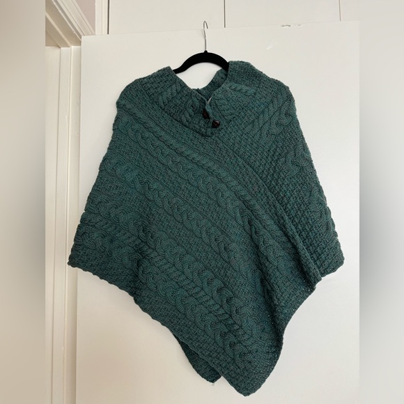 100% Wool Sweater/Poncho - Picture 1 of 3